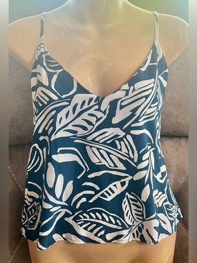 Final Touch Tank Top, Size Medium, EUC